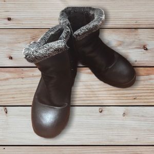 Cute black leather snow boot